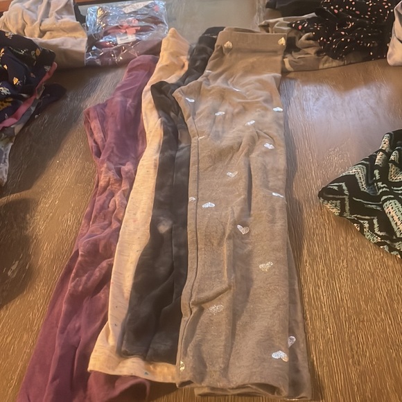 4 old navy girl’s leggings - Picture 2 of 2